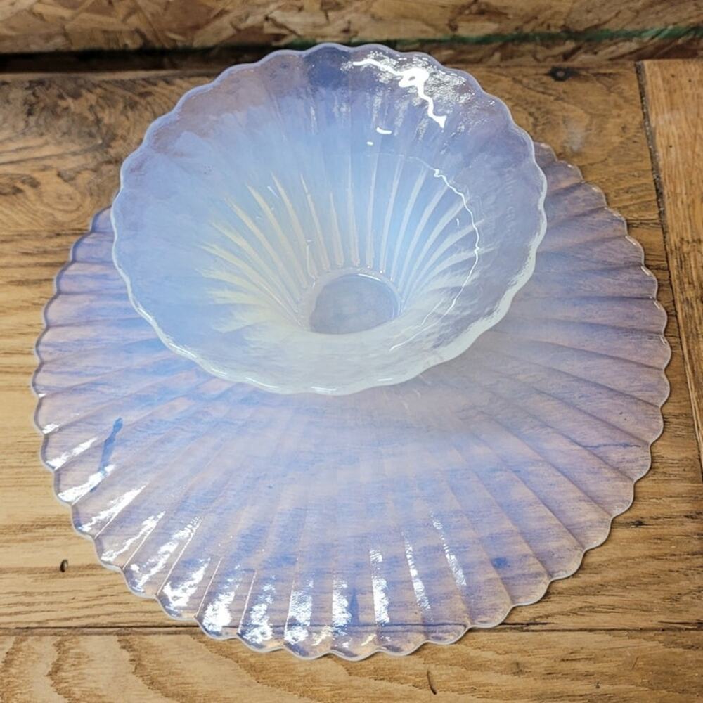 Yalos Casa Murano Art Glass White Opaque Pedestal Opalescent 8" - Picture 3 of 3